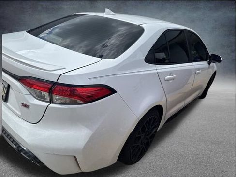 Used 2022 Toyota Corolla SE FWD image 6