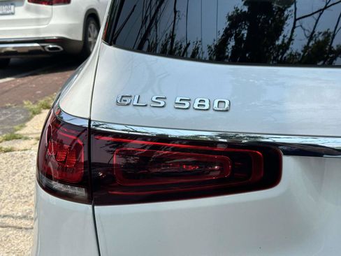Used 2021 Mercedes-Benz GLS 580 4MATIC w/ Exclusive Trim Package image 10