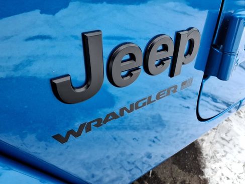 New 2026 Jeep Wrangler Unlimited Sahara w/ Whitecap Package AWD/4WD image 12