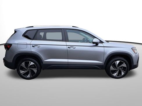 New 2025 Volkswagen Taos SE image 4