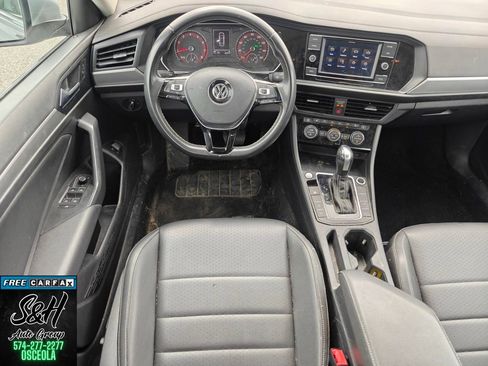 Used 2021 Volkswagen Jetta SE FWD image 4