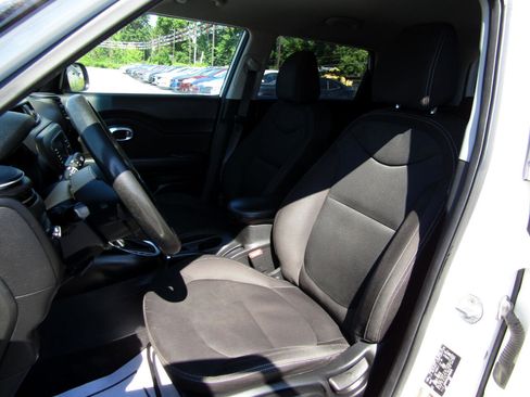 Used 2018 Kia Soul image 16