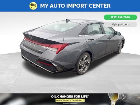 Used 2024 Hyundai Elantra Limited image 5