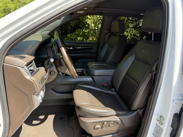 Used 2023 GMC Yukon Denali RWD image 11