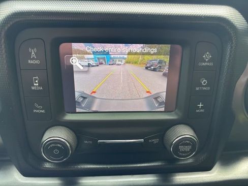 Used 2021 Jeep Gladiator Willys image 41