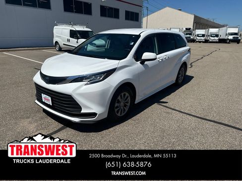 Used 2021 Toyota Sienna LE AWD/4WD image 1