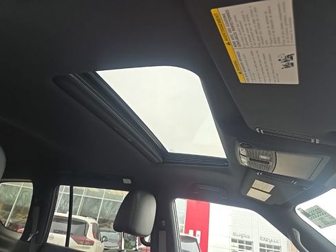 Used 2024 Nissan Armada SL w/ Midnight Edition Package image 33