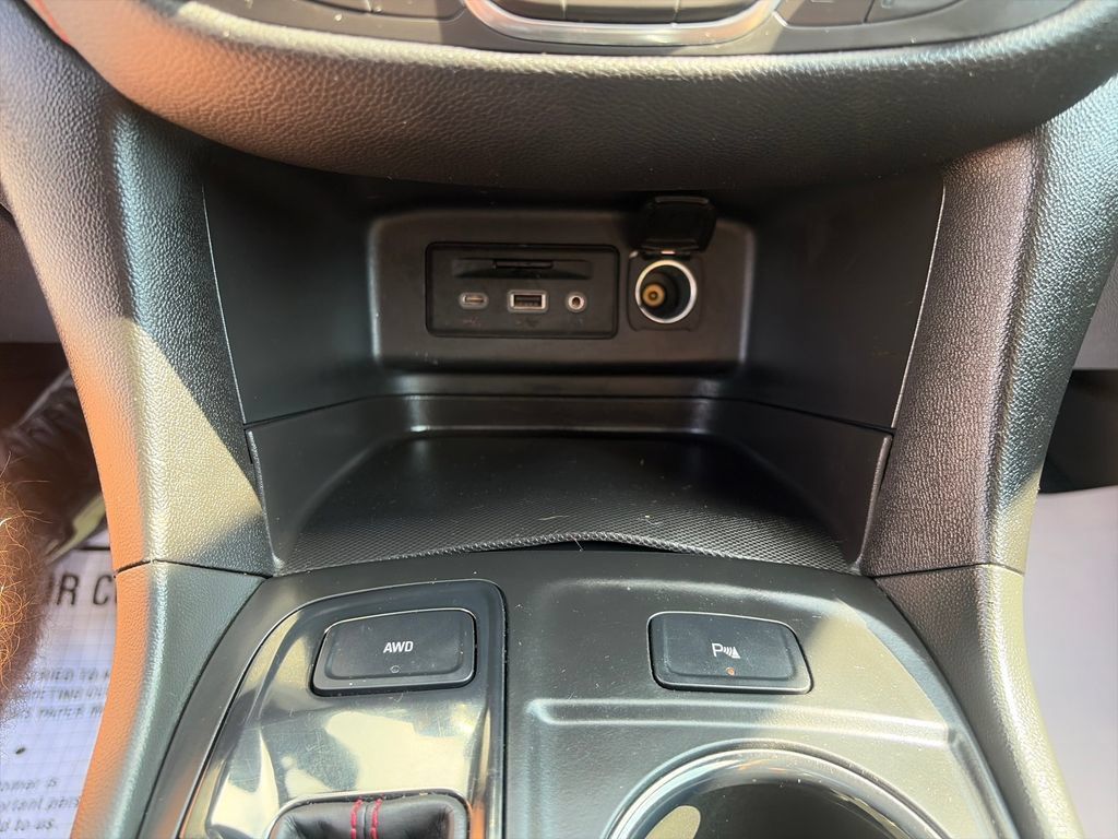 Used 2022 Chevrolet Equinox RS w/ RS Leather Package AWD/4WD image 35