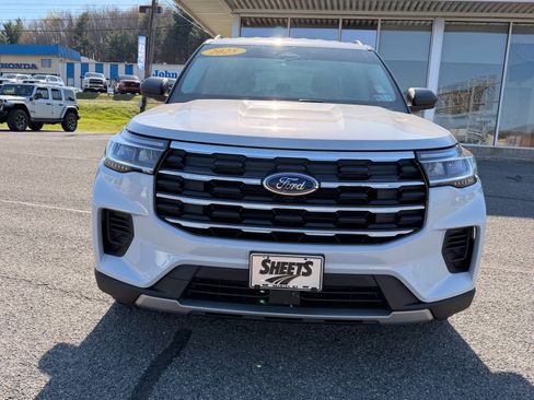 Used 2025 Ford Explorer Active AWD/4WD image 9