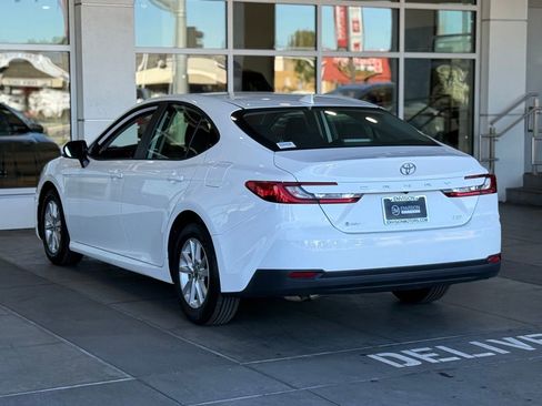 Used 2025 Toyota Camry LE image 9