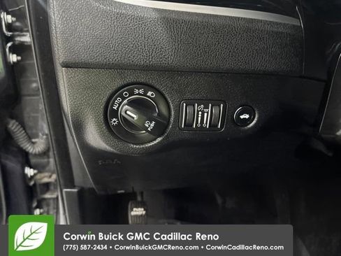 Used 2018 Chrysler 300 S AWD/4WD image 15
