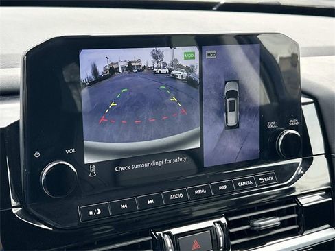 Used 2025 Nissan Pathfinder SL image 26