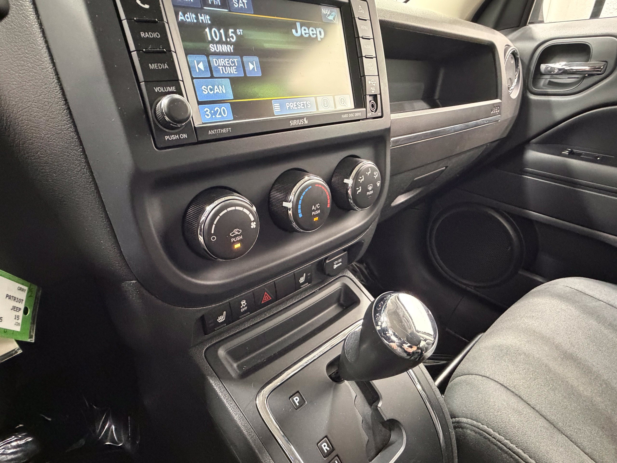 Used 2015 Jeep Patriot Latitude FWD image 38