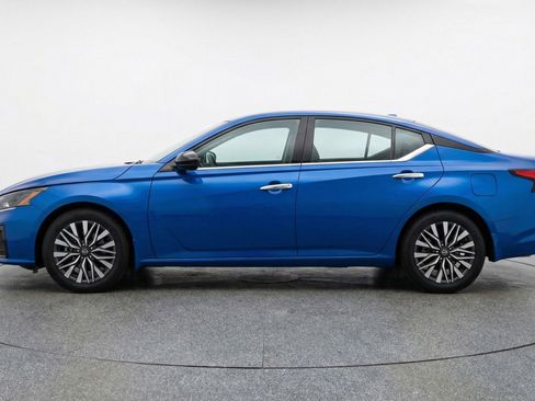 Used 2025 Nissan Altima 2.5 SV image 5