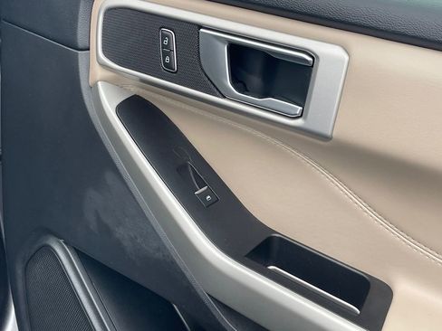 Used 2022 Ford Explorer XLT w/ Equipment Group 202A image 16