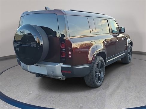 Used 2024 Land Rover Defender 130 S image 5