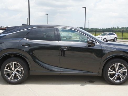Certified 2025 Lexus RX 350 FWD w/ Accessory Package image 4