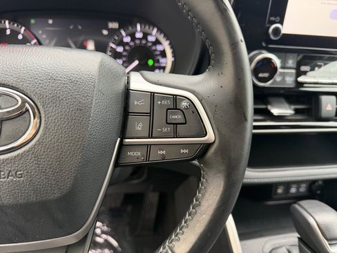 Used 2024 Toyota Highlander LE image 17