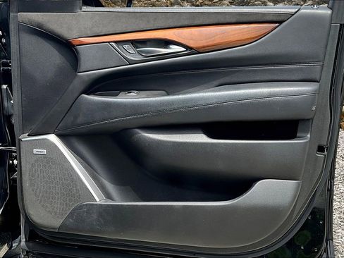 Used 2017 Cadillac Escalade Premium Luxury w/ LPO, Radiant Package image 22