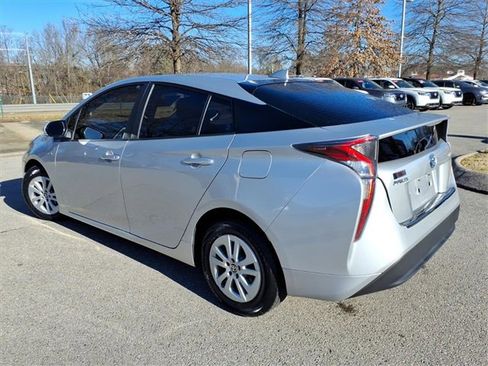 Used 2018 Toyota Prius One image 14