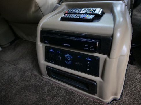Used 2025 GMC Savana 2500 Extended w/ Driver Convenience Package RWD image 35