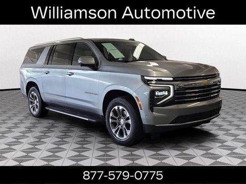 Used 2025 Chevrolet Suburban LT w/ Comfort Package image 1