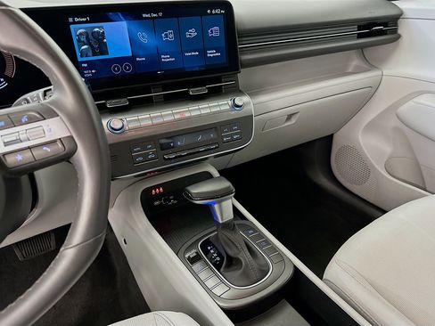 Used 2025 Hyundai Kona SEL image 25