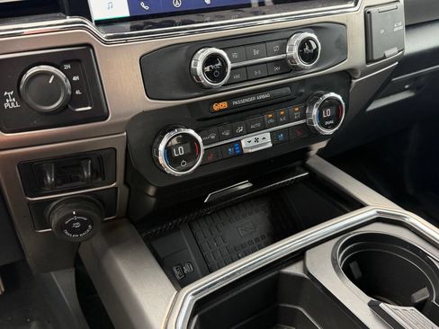 Used 2022 Ford F250 Platinum w/ FX4 Off-Road Package AWD/4WD image 21