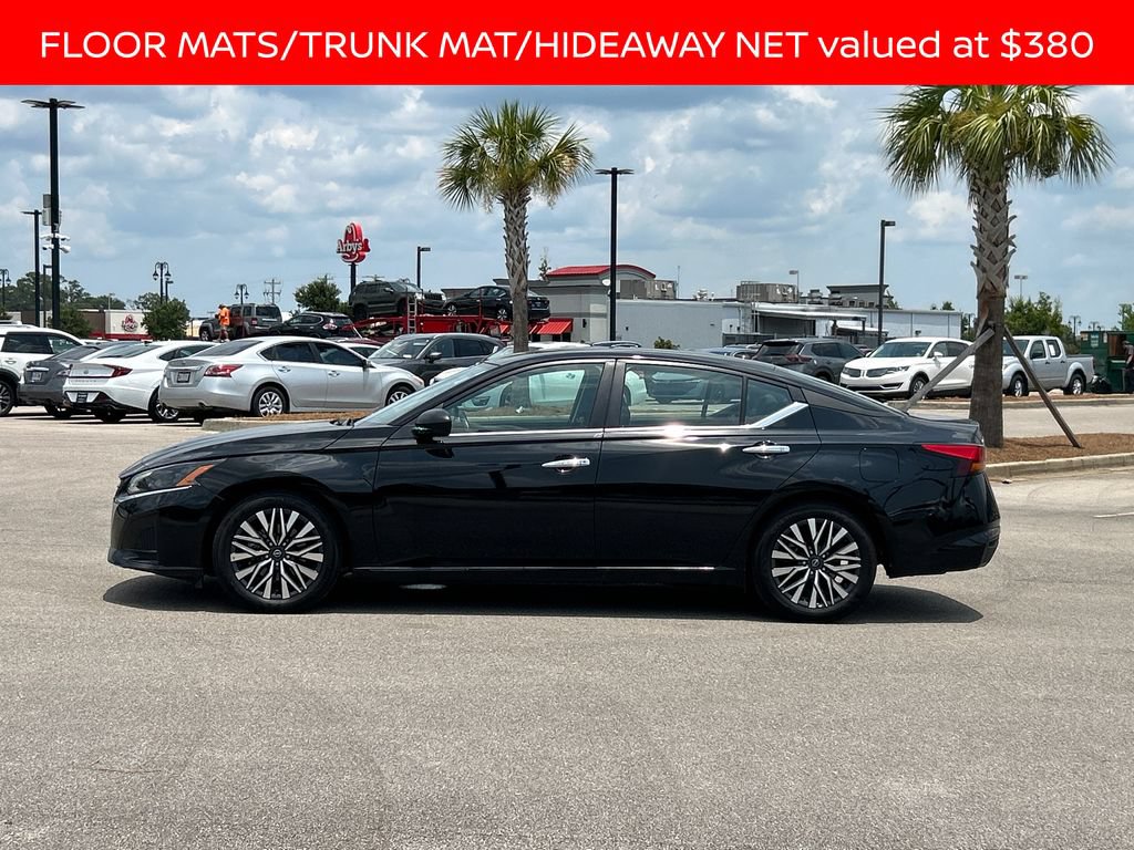 Used 2025 Nissan Altima 2.5 SV FWD image 2