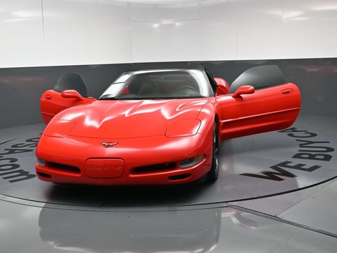 Used 2004 Chevrolet Corvette Convertible w/ Preferred Equipment Group RWD image 21