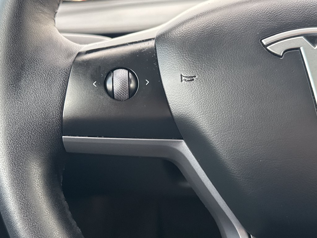 Used 2023 Tesla Model Y Long Range AWD/4WD image 18