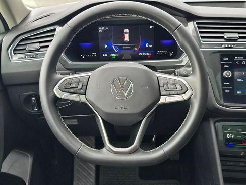 Used 2022 Volkswagen Tiguan SE AWD/4WD image 19