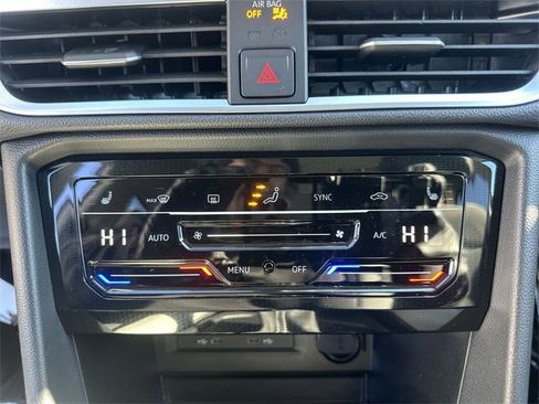 New 2026 Volkswagen Taos SE image 17