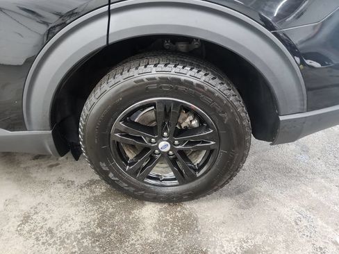 Used 2020 Ford Explorer XLT w/ Equipment Group 202A AWD/4WD image 38