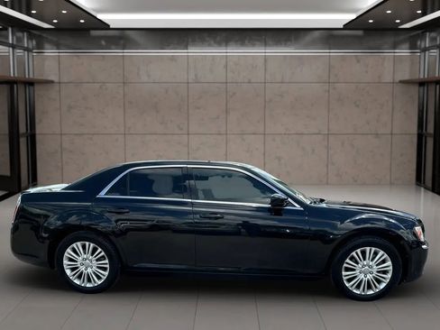 Used 2014 Chrysler 300 AWD image 6