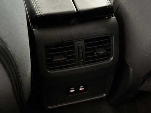 Used 2024 Nissan Rogue SV AWD/4WD image 15