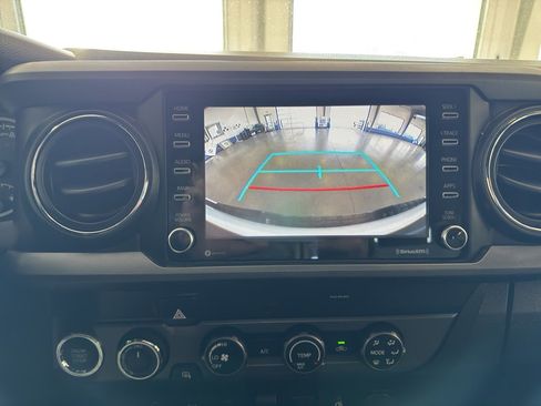 Used 2020 Toyota Tacoma TRD Sport w/ Technology Package AWD/4WD image 18