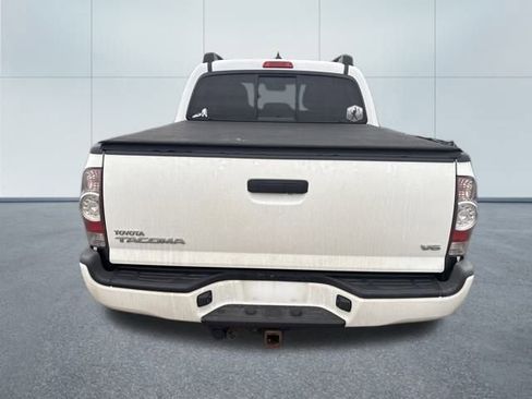 Used 2015 Toyota Tacoma 4x4 Double Cab w/ TRD Sport Package image 3