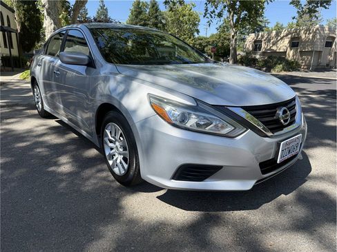 Used 2017 Nissan Altima 2.5 S w/ Power Driver Seat Package FWD image 7