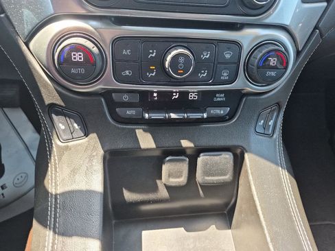 Used 2019 Chevrolet Suburban LT image 23