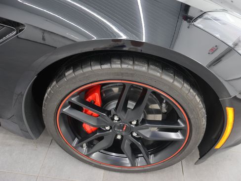 Used 2019 Chevrolet Corvette Stingray Coupe w/ Carbon Flash Badge Package RWD image 3