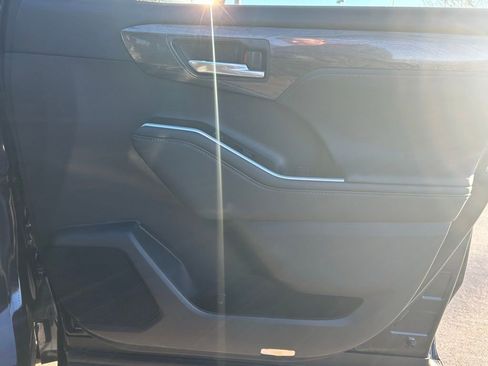 Used 2026 Toyota Highlander Platinum image 28
