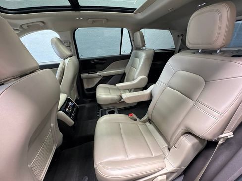 Used 2022 Lincoln Aviator AWD w/ Premium Package image 23