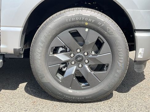 New 2025 Ford F150 Lightning Lariat image 30