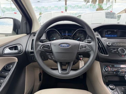Used 2017 Ford Focus SE FWD image 27