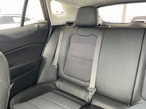 Used 2025 Chevrolet Trax LT image 38