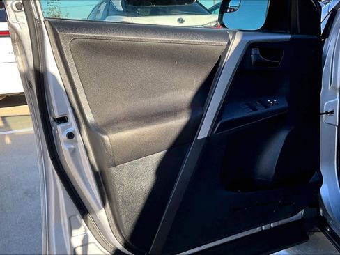 Used 2017 Toyota RAV4 LE image 21