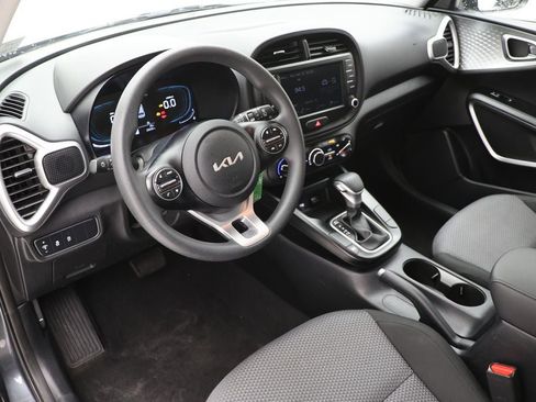 Used 2025 Kia Soul LX w/ LX Technology Package image 14