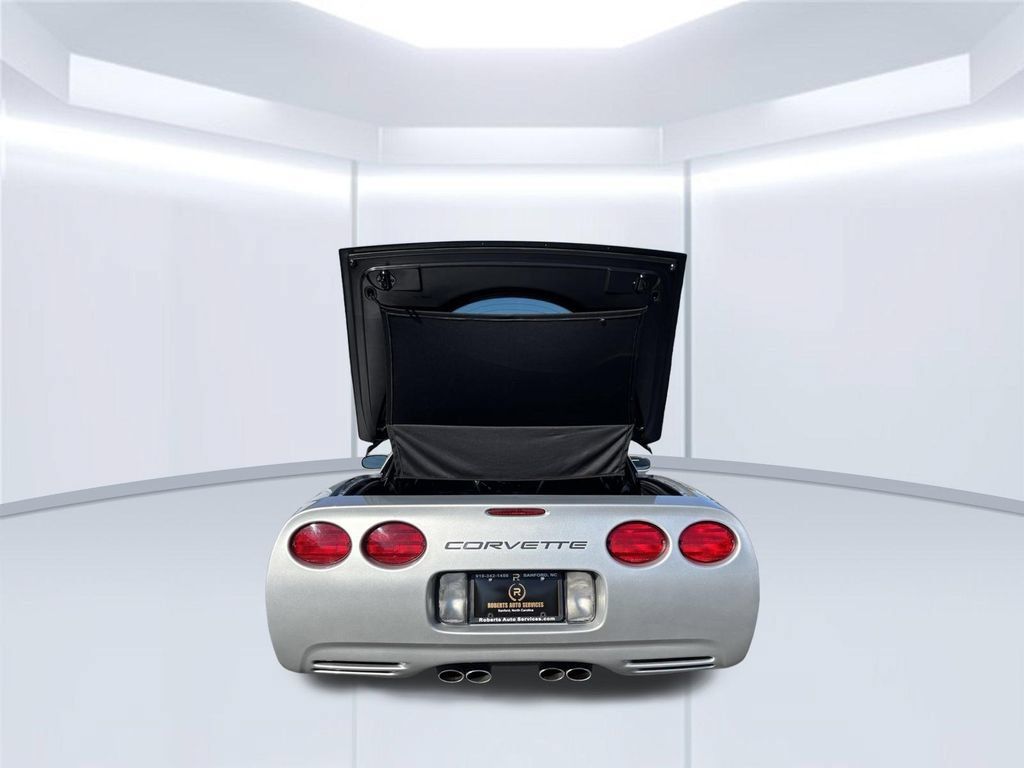Used 2001 Chevrolet Corvette Coupe w/ Preferred Equipment Group2 RWD image 11