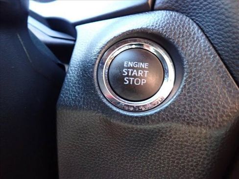 Used 2025 Toyota RAV4 XLE AWD/4WD image 19